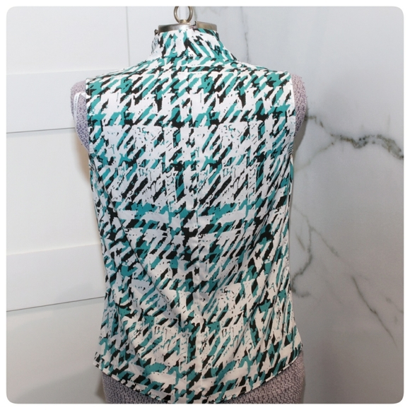 Calvin Klein sleeveless top PXs/PS (petite) - Picture 2 of 4